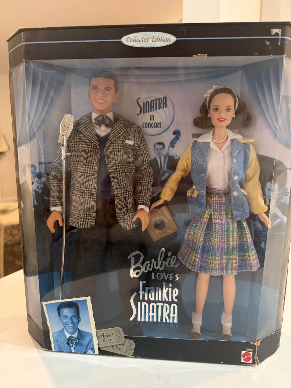 Barbie loves Frank Sinatra